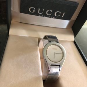 Women’s genuine GUCCI Bangle Watch 💥